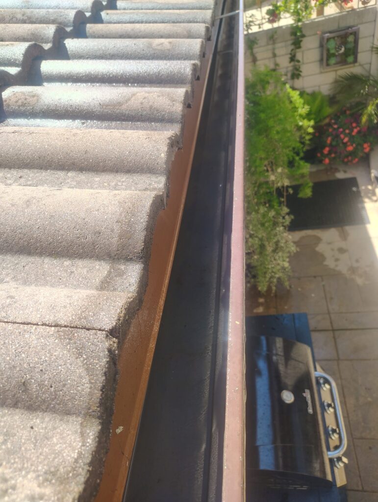 After Gutter Cleaning in Oxnard, CA After Gutter Cleaning in Oxnard, CA