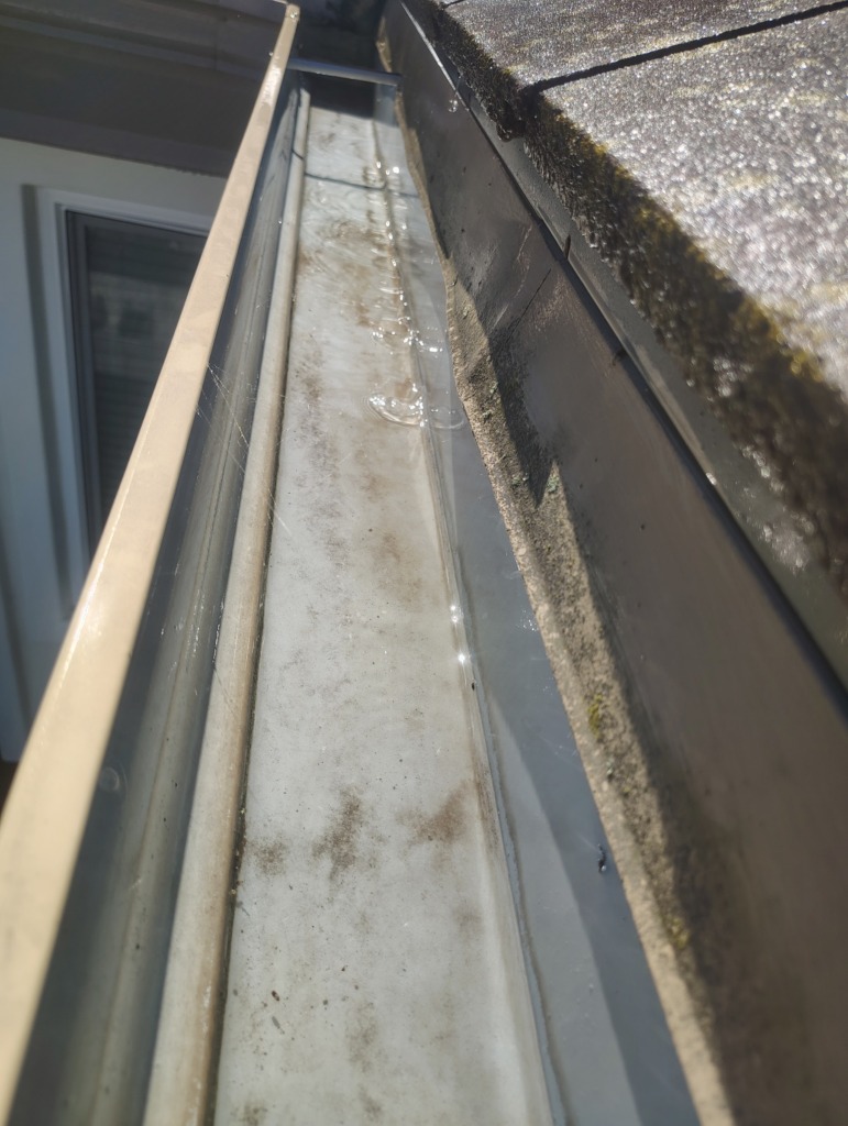 After Gutter Cleaning in Encino, CA After Gutter Cleaning in Encino, CA