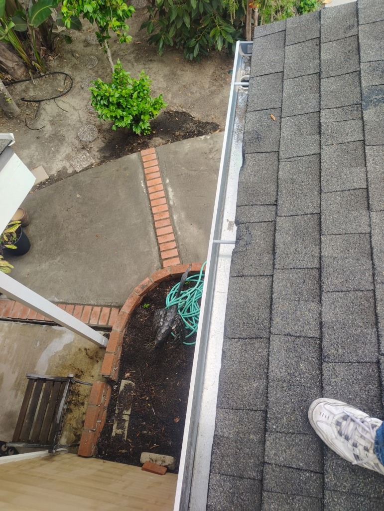 After Gutter Cleaning in Ventura, CA After Gutter Cleaning in Ventura, CA